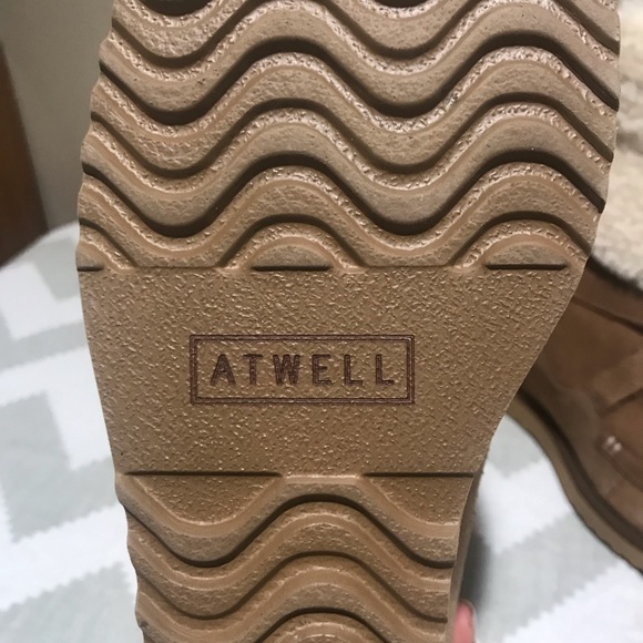 (NWOT) Tan Strapped Sherpa  Wedge Winter Boots  (8) - Picture 3 of 7